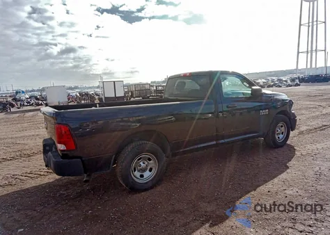 2018 Ram 1500 St z USA, uszkodzony, nr VIN 3C6JR6DGXJG210095